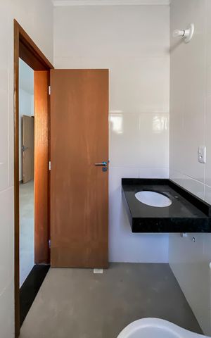 Casa à venda com 126m², 2 quartos e 2 vagas Casa à venda com 126m², 2 quartos e 2 vagasBanheiro da Suíte 2