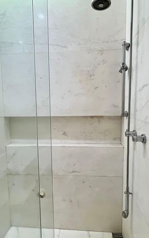 Apartamento à venda com 190m², 3 quartos e 1 vaga Apartamento à venda com 190m², 3 quartos e 1 vagaBanheiro Social
