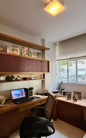 Apartamento à venda com 190m², 3 quartos e 1 vaga Apartamento à venda com 190m², 3 quartos e 1 vagaEscritório