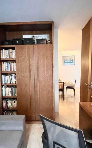 Apartamento à venda com 190m², 3 quartos e 1 vaga Apartamento à venda com 190m², 3 quartos e 1 vagaEscritório