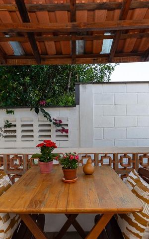 Casa à venda com 250m², 2 quartos e 2 vagas Casa à venda com 250m², 2 quartos e 2 vagasQuintal