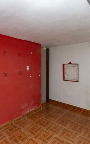 Casa à venda com 250m², 2 quartos e 2 vagas Casa à venda com 250m², 2 quartos e 2 vagasEdicola