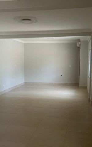 Casa à venda com 250m², 2 quartos e 7 vagasSala