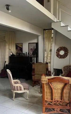 Casa à venda com 350m², 3 quartos e 6 vagas Casa à venda com 350m², 3 quartos e 6 vagasSala