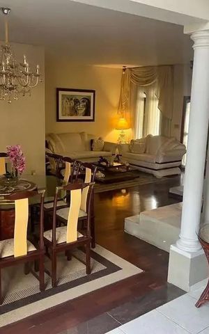 Casa à venda com 350m², 3 quartos e 6 vagas Casa à venda com 350m², 3 quartos e 6 vagasSala de Janta