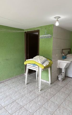 Casa à venda com 230m², 3 quartos e 2 vagas Casa à venda com 230m², 3 quartos e 2 vagasÁrea de Serviço