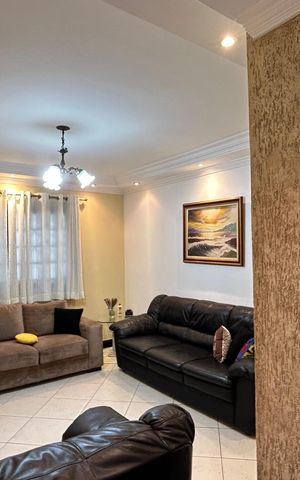 Casa à venda com 230m², 3 quartos e 2 vagas Casa à venda com 230m², 3 quartos e 2 vagasSala Escritório