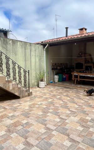 Casa à venda com 230m², 3 quartos e 2 vagas Casa à venda com 230m², 3 quartos e 2 vagasQuintal