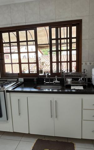 Casa à venda com 230m², 3 quartos e 2 vagas Casa à venda com 230m², 3 quartos e 2 vagasCozinha