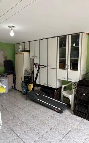 Casa à venda com 230m², 3 quartos e 2 vagas Casa à venda com 230m², 3 quartos e 2 vagasÁrea de Serviço