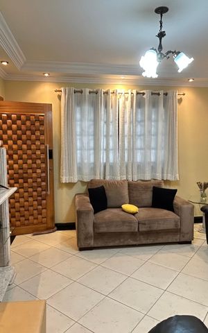 Casa à venda com 230m², 3 quartos e 2 vagas Casa à venda com 230m², 3 quartos e 2 vagasSala