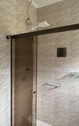 Casa à venda com 230m², 3 quartos e 2 vagas Casa à venda com 230m², 3 quartos e 2 vagasBanheiro da Suíte