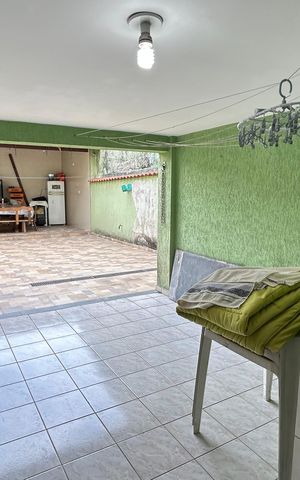 Casa à venda com 230m², 3 quartos e 2 vagas Casa à venda com 230m², 3 quartos e 2 vagasÁrea de Serviço