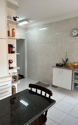 Casa à venda com 230m², 3 quartos e 2 vagas Casa à venda com 230m², 3 quartos e 2 vagasCozinha