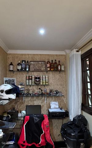 Casa à venda com 230m², 3 quartos e 2 vagas Casa à venda com 230m², 3 quartos e 2 vagasSala Escritório
