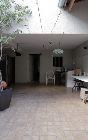 Casa à venda com 270m², 4 quartos e 2 vagas Casa à venda com 270m², 4 quartos e 2 vagasQuintal e Churrasqueira