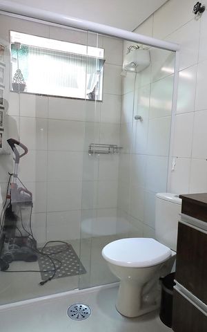 Casa à venda com 270m², 4 quartos e 2 vagas Casa à venda com 270m², 4 quartos e 2 vagasBanheiro 1