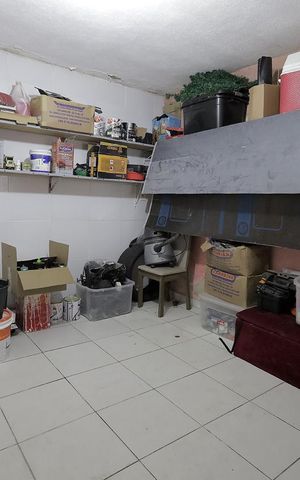 Casa à venda com 270m², 4 quartos e 2 vagas Casa à venda com 270m², 4 quartos e 2 vagasEdicula