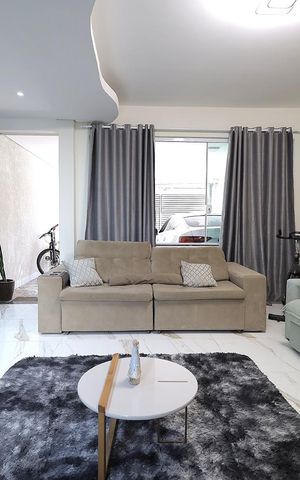 Casa à venda com 270m², 4 quartos e 2 vagas Casa à venda com 270m², 4 quartos e 2 vagasSala