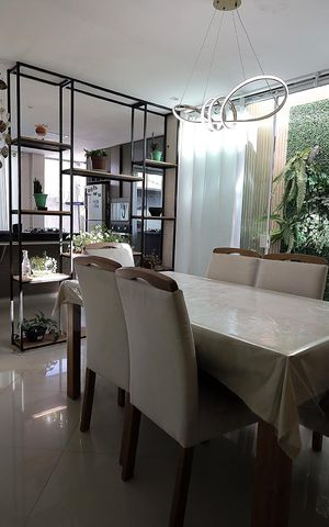 Casa à venda com 270m², 4 quartos e 2 vagas Casa à venda com 270m², 4 quartos e 2 vagasSala de Jantar