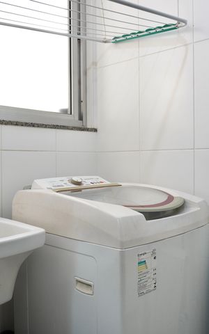 Apartamento à venda com 80m², 3 quartos e 2 vagas Apartamento à venda com 80m², 3 quartos e 2 vagasCozinha e Área de Serviço