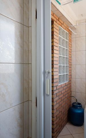 Casa à venda com 72m², 2 quartos e 1 vaga Casa à venda com 72m², 2 quartos e 1 vagaBanheiro Social