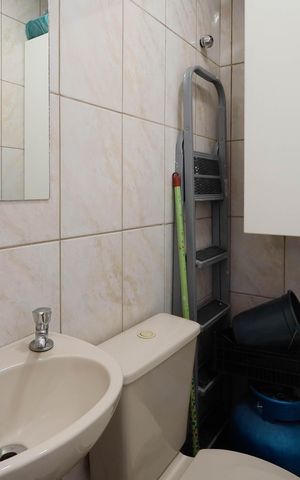 Casa à venda com 72m², 2 quartos e 1 vaga Casa à venda com 72m², 2 quartos e 1 vagaBanheiro Social