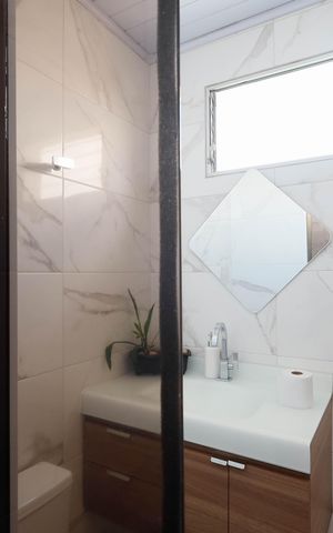 Casa à venda com 72m², 2 quartos e 1 vaga Casa à venda com 72m², 2 quartos e 1 vagaBanheiro da Suíte 1
