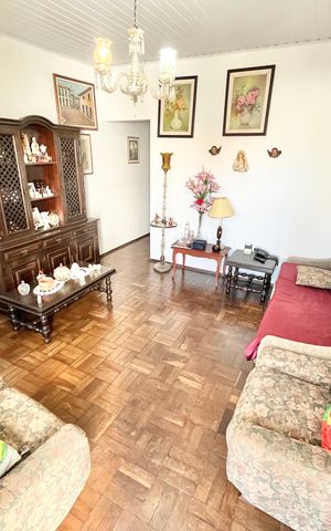 Casa à venda com 70m², 2 quartos e sem vaga Casa à venda com 70m², 2 quartos e sem vagaSala