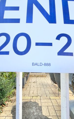 Casa à venda com 70m², 2 quartos e sem vaga Casa à venda com 70m², 2 quartos e sem vagaFachada/Placa