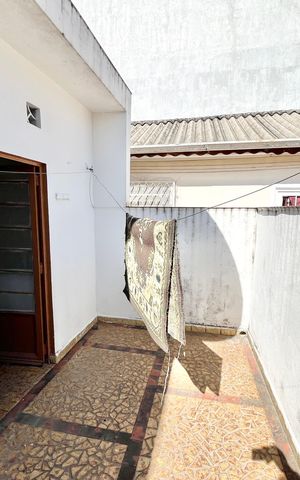 Casa à venda com 70m², 2 quartos e sem vaga Casa à venda com 70m², 2 quartos e sem vagaVaranda