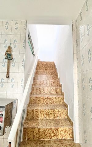 Casa à venda com 70m², 2 quartos e sem vaga Casa à venda com 70m², 2 quartos e sem vagaEscada
