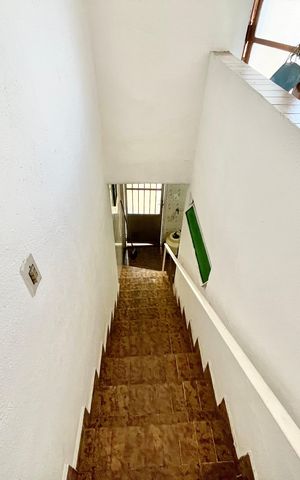 Casa à venda com 70m², 2 quartos e sem vaga Casa à venda com 70m², 2 quartos e sem vagaEscada