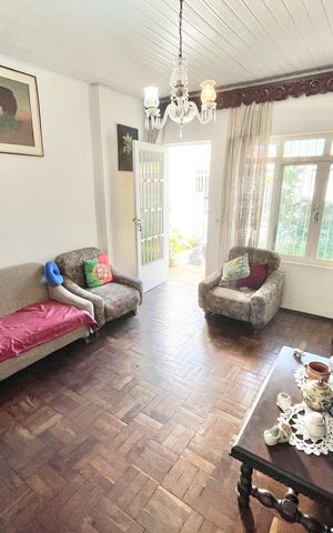 Casa à venda com 70m², 2 quartos e sem vaga Casa à venda com 70m², 2 quartos e sem vagaSala