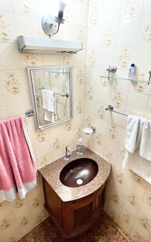 Casa à venda com 70m², 2 quartos e sem vaga Casa à venda com 70m², 2 quartos e sem vagaBanheiro
