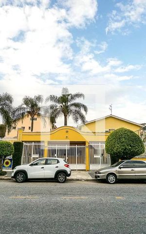 Casa de condomínio à venda com 102m², 3 quartos e 2 vagas Casa de condomínio à venda com 102m², 3 quartos e 2 vagasFachada