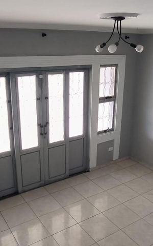 Casa à venda com 200m², 3 quartos e 2 vagas Casa à venda com 200m², 3 quartos e 2 vagasSala