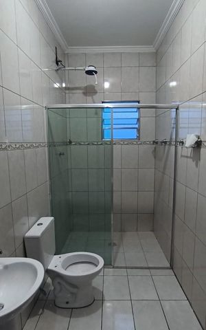 Casa à venda com 200m², 3 quartos e 2 vagas Casa à venda com 200m², 3 quartos e 2 vagasBanheiro