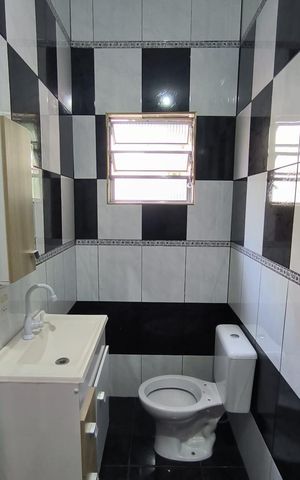 Casa à venda com 200m², 3 quartos e 2 vagas Casa à venda com 200m², 3 quartos e 2 vagasBanheiro