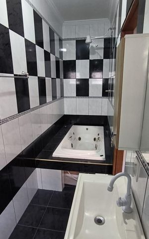 Casa à venda com 200m², 3 quartos e 2 vagas Casa à venda com 200m², 3 quartos e 2 vagasBanheiro