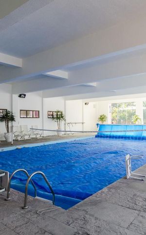 Apartamento à venda com 150m², 4 quartos e 3 vagas Apartamento à venda com 150m², 4 quartos e 3 vagasÁrea comum - Piscina