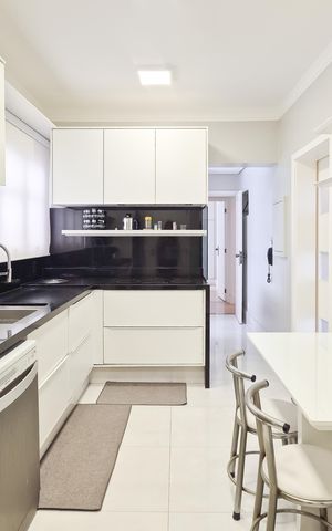 Apartamento à venda com 150m², 4 quartos e 3 vagas Apartamento à venda com 150m², 4 quartos e 3 vagasCozinha