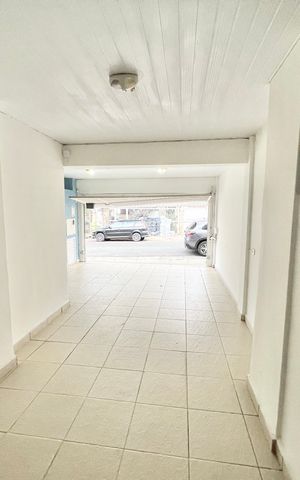 Casa à venda com 250m², 3 quartos e 2 vagas Casa à venda com 250m², 3 quartos e 2 vagasGaragem
