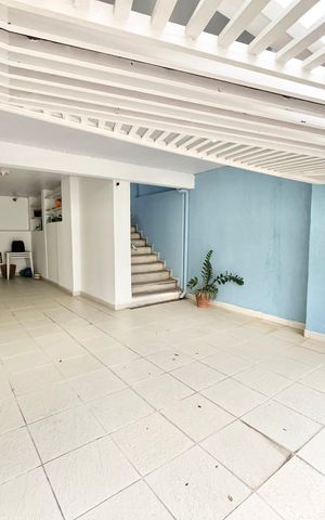 Casa à venda com 250m², 3 quartos e 2 vagas Casa à venda com 250m², 3 quartos e 2 vagasGaragem