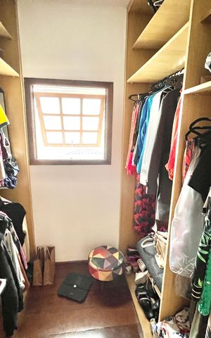 Casa à venda com 250m², 3 quartos e 2 vagas Casa à venda com 250m², 3 quartos e 2 vagasCloset da suíte