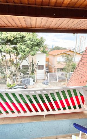 Casa à venda com 250m², 3 quartos e 2 vagas Casa à venda com 250m², 3 quartos e 2 vagasQuarto Suíte Varanda