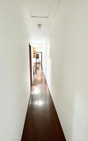 Casa à venda com 250m², 3 quartos e 2 vagas Casa à venda com 250m², 3 quartos e 2 vagasCorredor