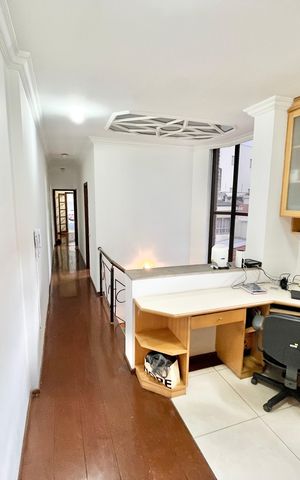 Casa à venda com 250m², 3 quartos e 2 vagas Casa à venda com 250m², 3 quartos e 2 vagasEscritório