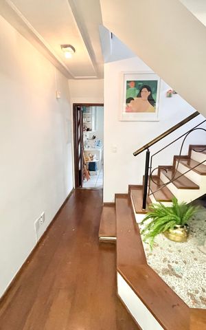 Casa à venda com 250m², 3 quartos e 2 vagas Casa à venda com 250m², 3 quartos e 2 vagasSalaSala
