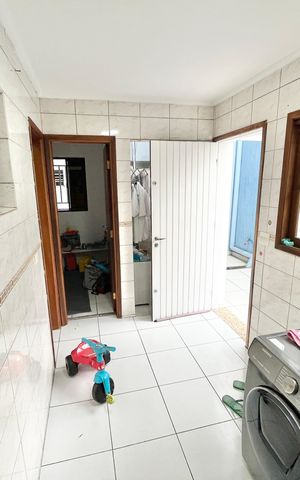 Casa à venda com 250m², 3 quartos e 2 vagas Casa à venda com 250m², 3 quartos e 2 vagasÁrea de Serviço
